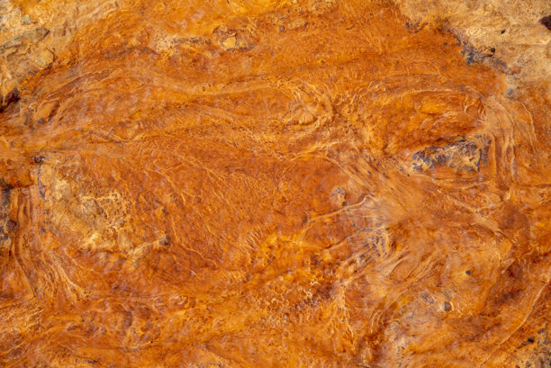 加拿大荒野中生锈的溪床与铁质排放的抽象视图。墙面艺术，桌面背景，抽象，自然照片，适合用作壁纸。图片下载