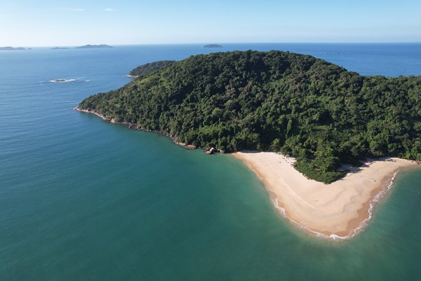 乌巴图巴普鲁米林岛的航拍照片图片下载