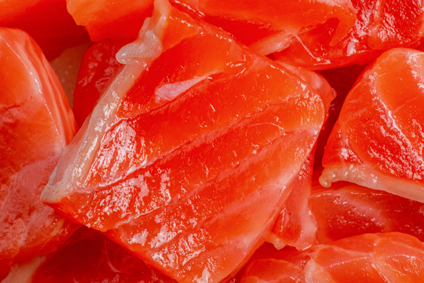 三文鱼片作为背景的特写照片。图片下载