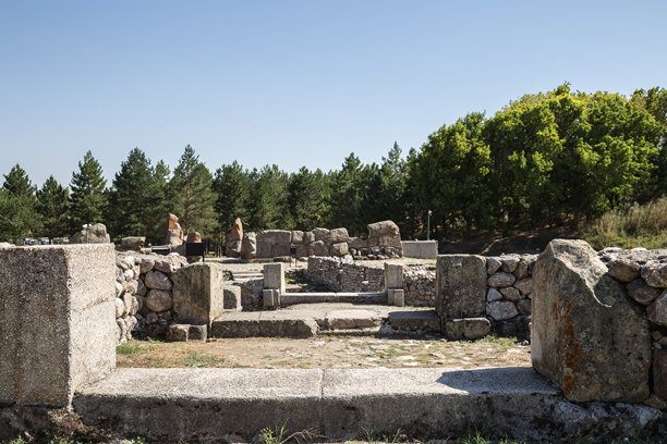 阿拉卡霍尤克的古代大门入口，希梯时期的狮身人面像，土耳其科尔姆 - 股票照片图片下载