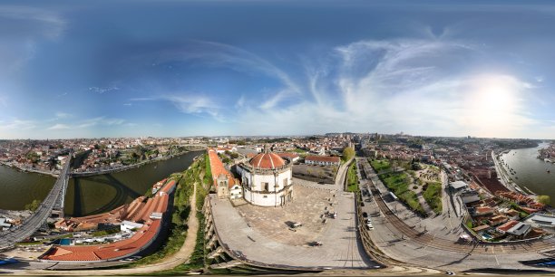 用无人机拍摄的波尔图杜罗河上米拉杜罗达塞拉杜皮拉尔的360度航拍照片图片下载