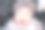 在福冈的公园春天，一位6个月大的小女孩和她的妈妈在一起。她被妈妈抱着，正看着镜头。这张照片捕捉了一个宁静、温柔和充满爱的家庭时刻。图片下载