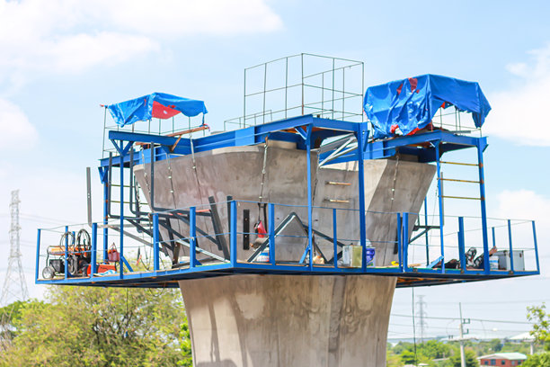 桥梁的建设与施工，立交桥和高架桥的概念照片。图片下载