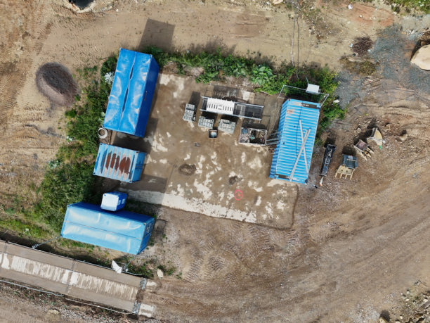 建筑工地的航拍照片，包含集装箱图片下载