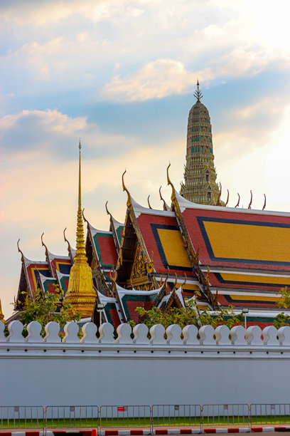 泰国地区美丽的寺庙照片，展现人们的希望。图片下载