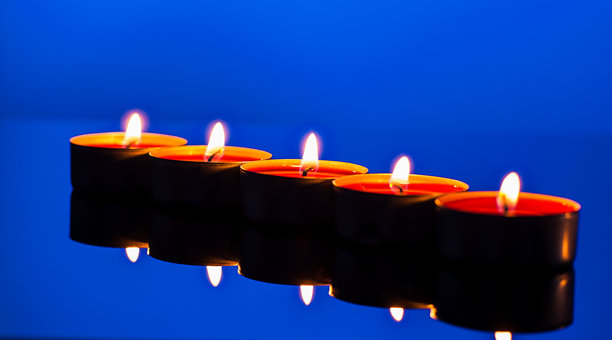 情人节的燃烧蜡烛照片图片下载