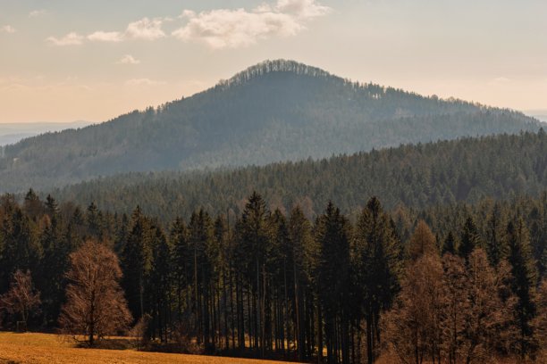秋季的齐陶山拍摄的照片图片下载