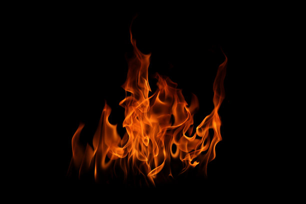 黑色背景上孤立的抽象火焰。燃烧效果。火焰的特写照片。图片下载