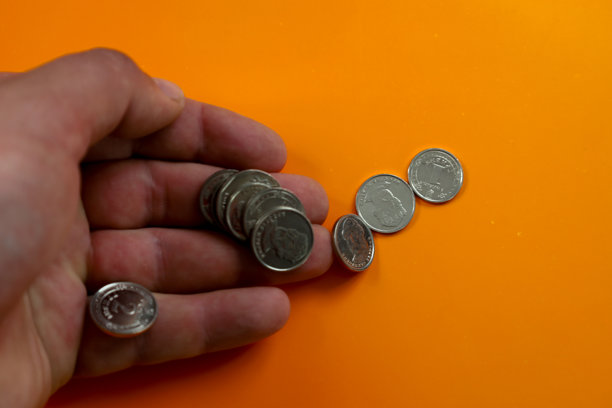 这张照片展示了一个抽象的黑色背景，没有任何具体物体。缺乏细节使得这幅图像可以灵活用作背景，呈现出简约而优雅的外观。图片下载