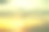美丽的日落景观，奢华柔和的渐变橙金色云彩和阳光映照在蓝色戏剧性的天空上，完美适合作为背景，早晨、傍晚、黄昏，气候变化，横向日落照片图片下载