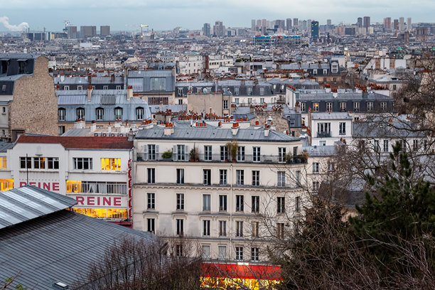 巴黎法国的天际线城市风景，阴天拍摄。照片拍摄于2020年元旦。图片下载