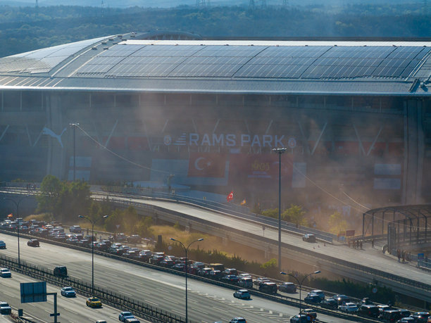 加拉塔萨雷足球队冠军庆祝活动，阿里·萨米·延体育综合体，公羊公园竞技场无人机照片，塞伊兰特佩卡吉哈内，伊斯坦布尔，土耳其图片下载