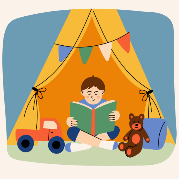 男孩在玩具帐篷里阅读书籍。小男孩坐在舒适的室内玩具帐篷里，周围有一只泰迪熊、一辆玩具卡车和一个垫子。图片下载