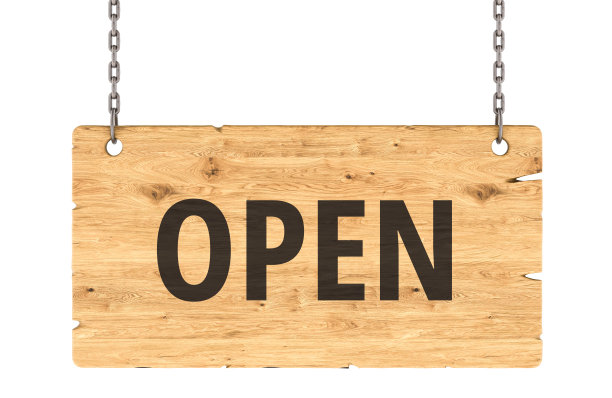 悬挂在链子上的开放木牌，3D渲染图图片下载