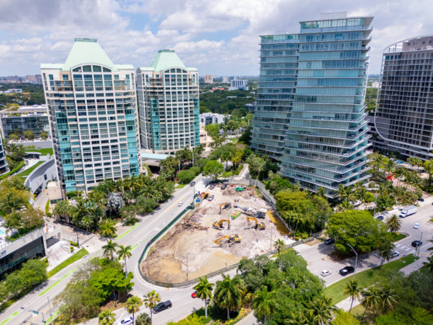 迈阿密椰子树林四季公寓。2025年航拍照片图片下载