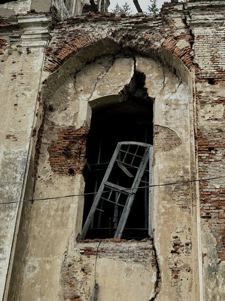 废弃的教堂建筑，古老的美学，石头房屋，复古风格，适合网站、博客、视频和视觉展示，优美的景观图片下载