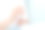 美丽的亚洲女性检查护肤霜以保持肌肤健康。健康女性的面庞涂抹护肤霜和化妆品。护肤霜广告，抗皱，婴儿般的面容，美白，保湿。图片下载