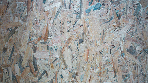 高分辨率的OSB（定向刨花板）木板表面特写照片。非常适合用作建筑、木工、工业或设计项目的背景纹理。图片下载