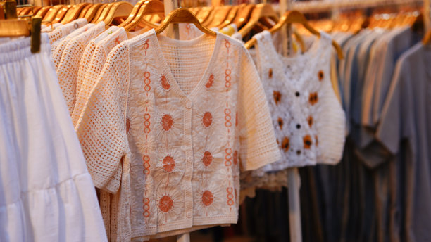 泰国旅游景点展示的当地布料图案特写图片。图片下载