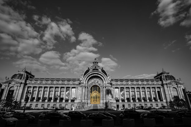 黑白照片中的小宫殿与金门 - 法国巴黎图片下载