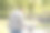 在日本的一个阳光明媚的森林公园里，一个3岁的日本男孩与他的父亲手牵手地走着。这张照片从背后拍摄，展现了春季散步时一个安静而温馨的瞬间。图片下载