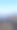 春季风景。美丽的黎明全景，海湾上方的积云在明亮的光线下。海岸线上有冰、雪和岩石。阳光的光芒在海面上反射。竖版照片图片下载