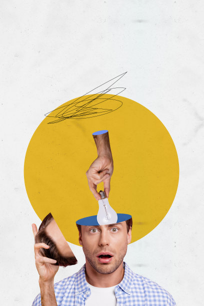 惊讶的男子竖直照片拼贴，手持灯泡，象征着创意和思考，背景为涂鸦风格。图片下载