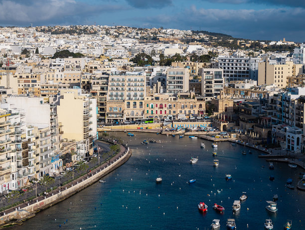 马耳他圣朱利安湾无人机照片图片下载