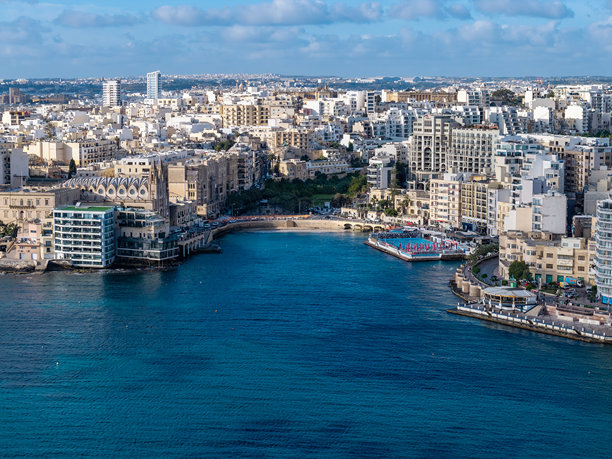 马耳他圣朱利安湾无人机照片图片下载