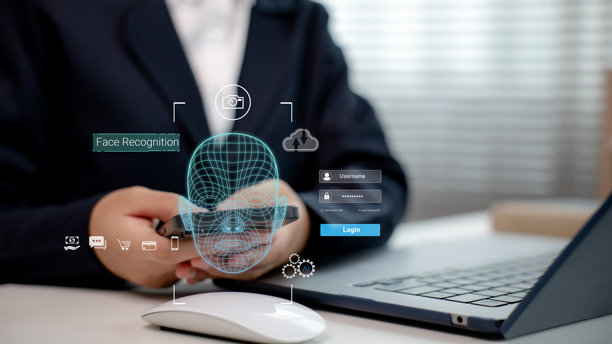 通过智能手机的AI人脸识别登录系统，实现安全的用户身份验证和数字访问。生物识别技术用于隐私保护和移动网络安全。图片下载