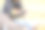 在日本的一个阳光明媚的森林公园里，一位三十多岁的日本妈妈坐在长椅上，抱着她六个月大的宝宝。这张照片捕捉了春天温暖中一个安静而温馨的家庭时刻。图片下载