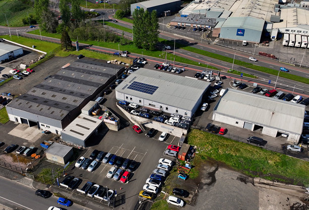 爱德温·梅大众汽车公司，彭尼桥工业园，巴利梅纳，安特里姆，北爱尔兰，2023年5月3日的无人机照片视角图片下载