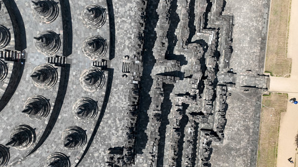 爪哇岛一座寺庙的俯视特写照片图片下载