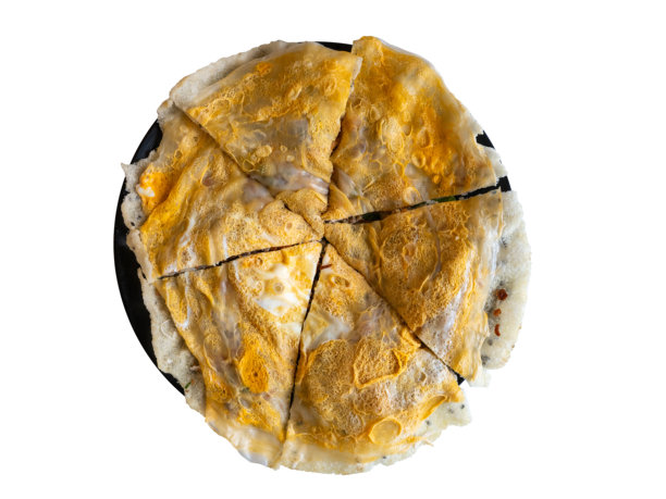 越南美食的照片，白色背景上的越南披萨，使用45Mp高分辨率相机拍摄。图片下载