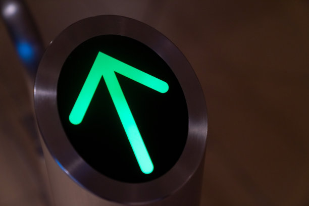 显示自动扶梯行驶方向的箭头照片图片下载