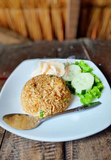 特写照片：爪哇炒饭配蔬菜图片下载