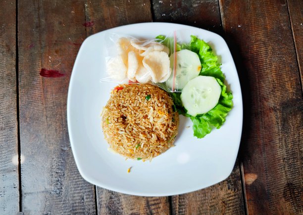 特写照片：爪哇炒饭配蔬菜图片下载