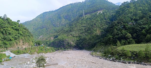 河流与洪水的风景视图 - 库存照片图片下载