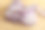 红洋葱切片特写照片，放在木板上图片下载
