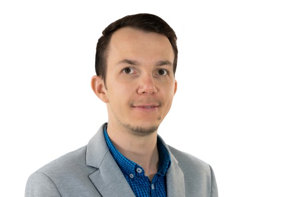 面带平静表情的商务人士注视镜头，适合用作身份证照片、专业演示或员工档案。图片下载