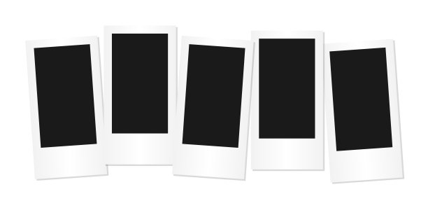 五个黑色填充的复古即时照片框以行排列在透明背景上，复古布局的模板，适用于可编辑的照片拼贴内容，唤起怀旧的摄影记忆。图片下载