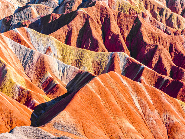 张掖，甘肃，中国，亚洲的多彩丹霞景区航拍照片。张掖联合国教科文组织全球地质公园。图片下载