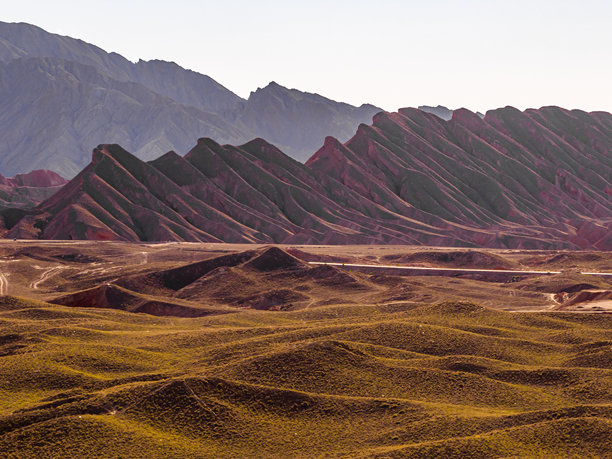 张掖，甘肃，中国，亚洲的多彩丹霞景区航拍照片。张掖联合国教科文组织全球地质公园。图片下载