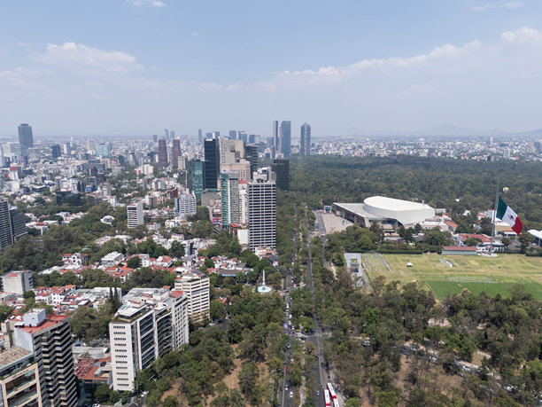 在墨西哥城国家音乐厅附近的查普尔特佩克空中照片图片下载