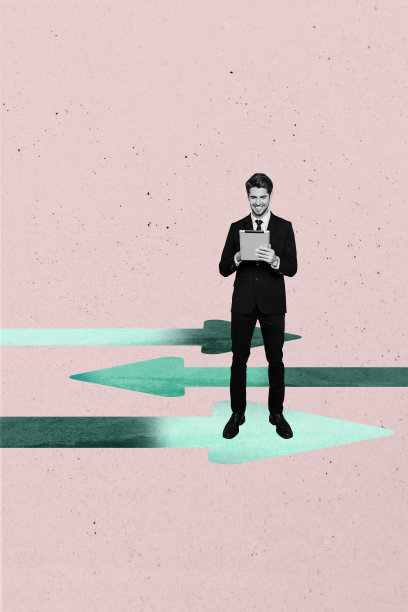 快乐商人使用平板电脑的垂直海报照片拼贴，箭头指向发展、统计、进步、机会和增长。图片下载