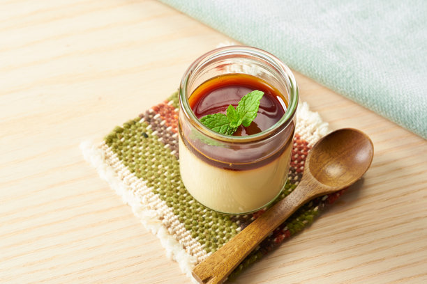 玻璃容器中的奶油布丁 - 西方甜点的图片图片下载