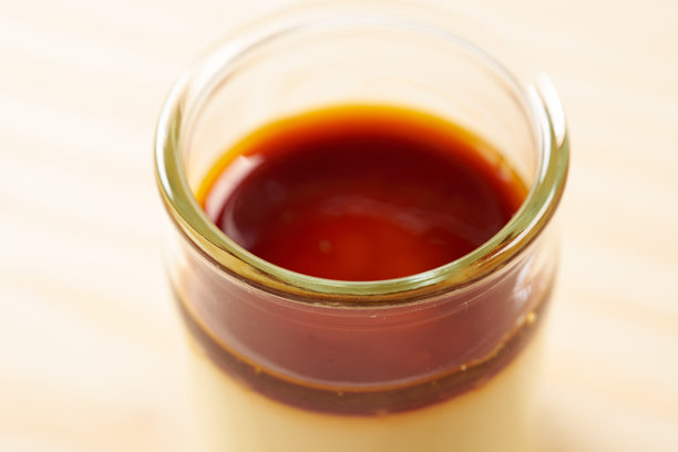 玻璃容器中的奶油布丁 - 西方甜点的图片图片下载