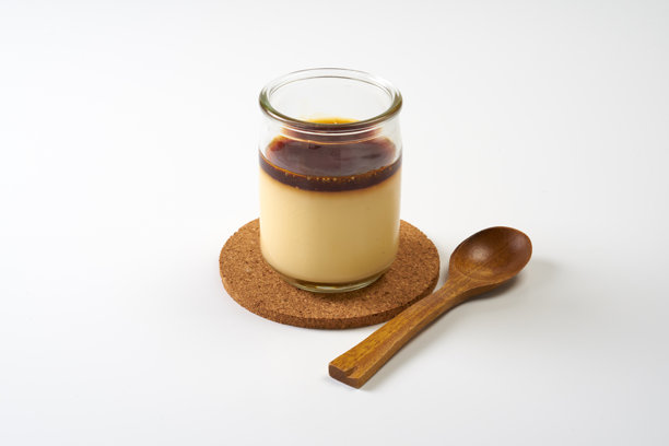 玻璃容器中的奶油布丁 - 西方甜点的图片图片下载