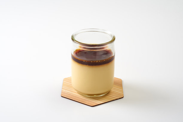 玻璃容器中的奶油布丁 - 西方甜点的图片图片下载