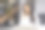 微笑友好的女商人在公司办公室坐着，使用笔记本电脑并在打电话。图片下载